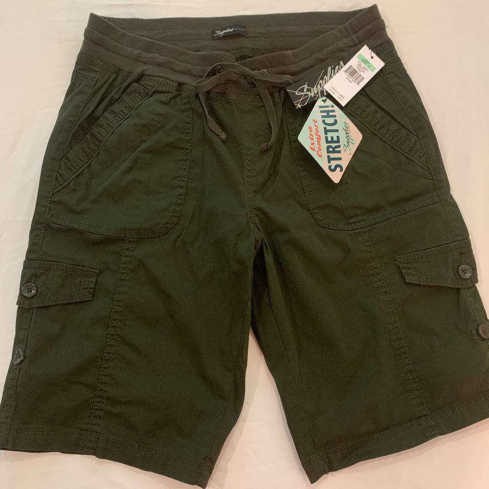 Supplies by Union Bay - Betsy short.  Army/dark green.    Size 8.  NWT.